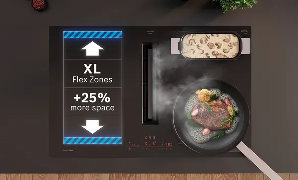 Человек держит смартфон, на экране которого отображено приложение для добавления стирального порошка.