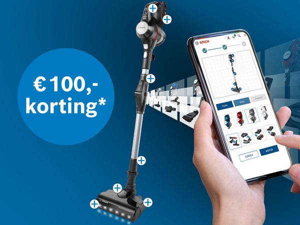Een hand met een smartphone naast een Bosch stofzuiger waarop een korting van € 100,- wordt gepromoot en verschillende schoonmaakaccessoires worden getoond