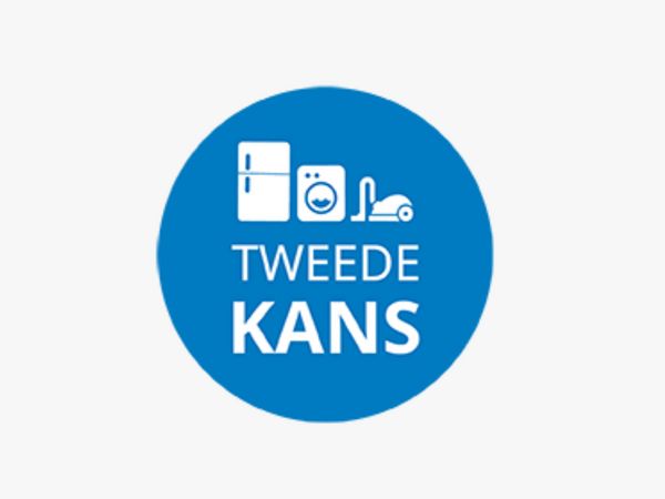 Logo met de tekst “Tweede Kans” en pictogrammen van huishoudelijke apparaten zoals een koelkast en wasmachine 