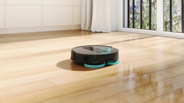 Eine Ansicht des Bosch Einbau Saug- und Wischroboters auf hellem Parkett mit türkisen Pfeilen zur Visualisierung der Saug- und Wischbewegungen.