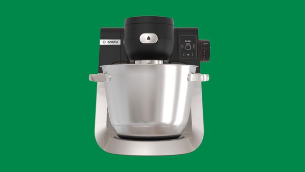 Küchenmaschine auf grünem Hintergrund.