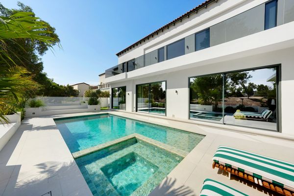 Wide angle view of the villa, sun loungers and pool