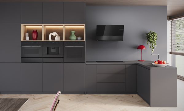 Blauw-zwarte keuken met keukentoestellen van de Bosch Matt Design-lijn.
