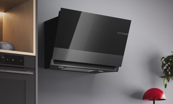 
       Lateraal perspectief op Bosch Matt Design schuine afzuigkap.
      