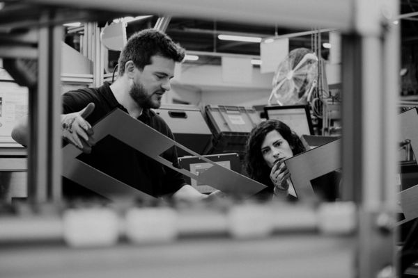 Reportage view at the Gaggenau Lipsheim factory of Thibaut Mittnacht and Alice Ortuani discussing the doors of the expressive oven
