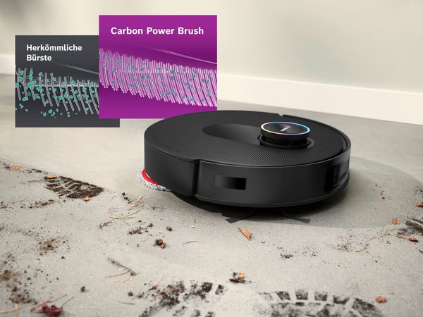 Spotless entfernt Schmutz und schlammige Fußabdrücke von einem weißen Boden mit seiner Carbon Power Brush.