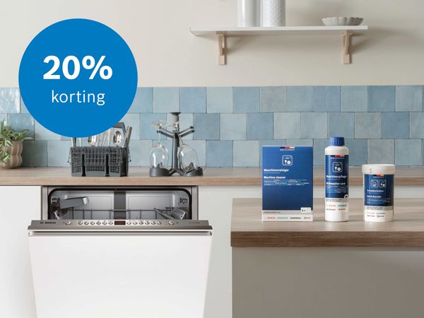 Bosch reinigingsmiddelen met 20% korting op aanrecht naast open geïntegreerde vaatwasser