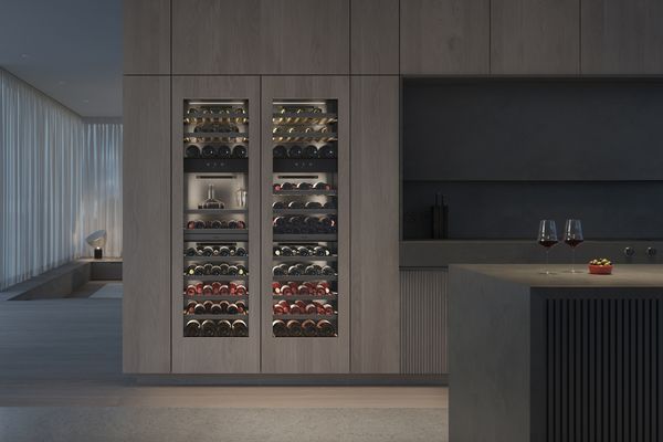 Дві винні кліматичні шафи Gaggenau Vario серії Expressive на розкішній кухні