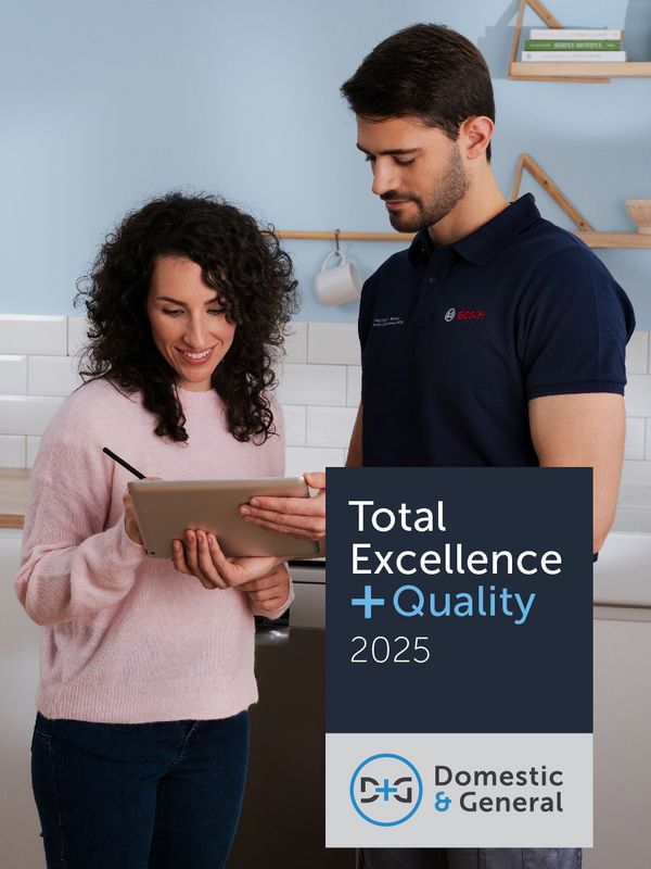 Bosch engineer talking to customers in a kitchen with the D&G Award Logo displayed
