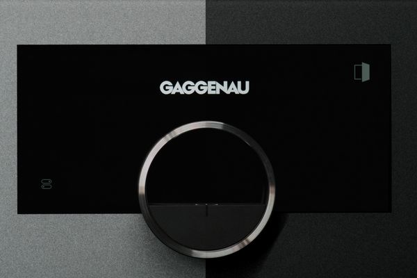 A composition of the two Minimalistic colours, Onyx and Sterling