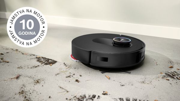 robotski usisavač na podu.