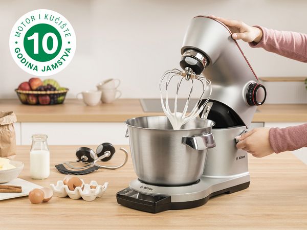 Kuhinjski robot Optimum na kuhinjskom elementu.