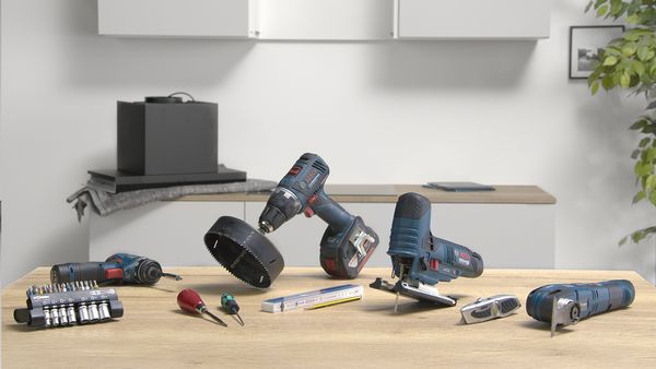 Инструменти, необходими за монтаж на аспиратор за пълно вграждане.