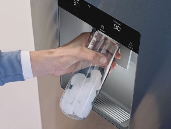QuickIce Pro System Ice in Cup