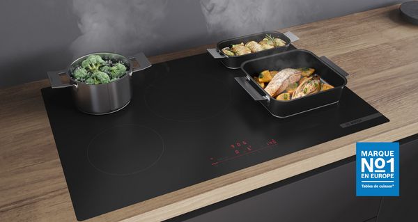       Une table de cuisson avec finition noir mat, pr&ecirc;te pour votre prochaine cr&eacute;ation culinaire.     