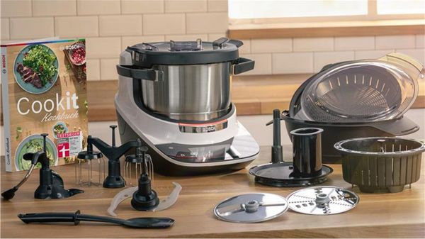 Der Bosch Cookit, Testsieger mit Note 1,5, zeichnet sich durch Vielseitigkeit und einfache Bedienung in der modernen Küche aus.