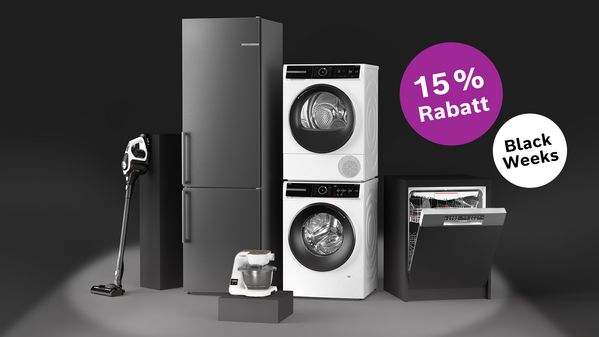 Passend zu Black Weeks stehen verschiedene Bosch Haushaltsgeräte auf schwarzem Hintergrund mit dem Hinweis, dass es 15 % Rabatt im Bosch Online Shop gibt