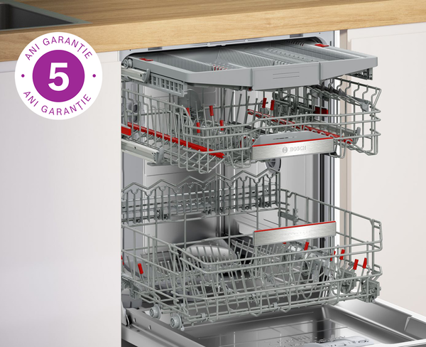 Masina de spalat vase Bosch, deschisa. Logo cu 5 ani garantie in coltul stanga sus
