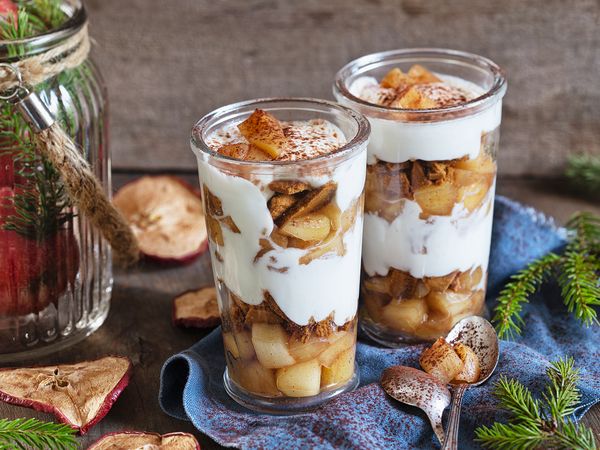 Einfaches Bratapfel-Tiramisu im Glas