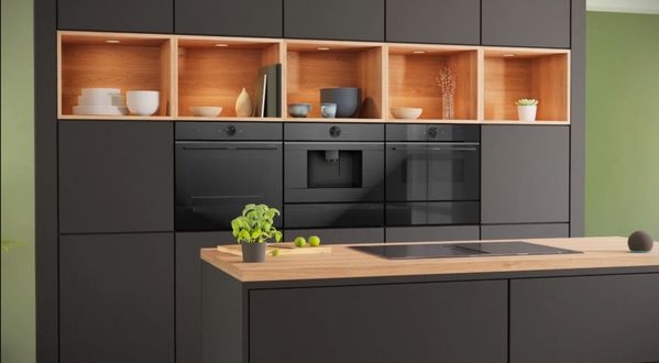 Der Like A Bosch TV-Werbespot der neuen Bosch Serie&nbsp;8 Backofen-Baureihe wird gezeigt und hebt die Ausstattungsmerkmale Dampf-Funktion Plus, PerfectBake Plus und Air Fry Funktion hervor.