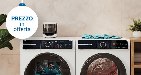 Stanza lavanderia con piante e un filtro per microplastiche Bosch sopra a una lavatrice.