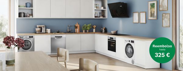 Cocina de color azul y blanca con cartel de hasta 325 &euro; de reembolso.