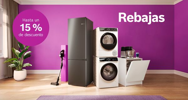 Imagen promocional que muestra varios electrodom&eacute;sticos sobre un piso de madera, contra una pared violeta, anunciando hasta un 15% de descuento.