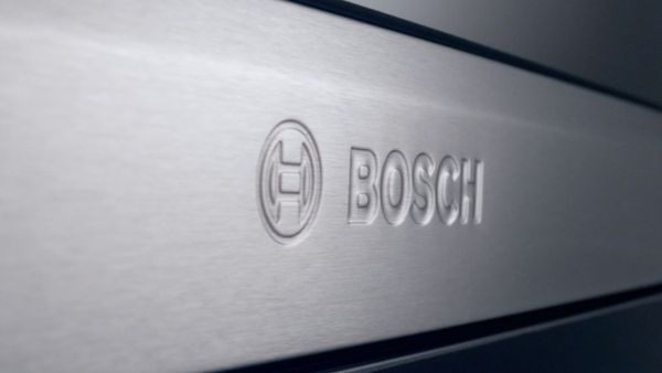 Bildet er en inzoomning p&aring; et produkt, der Bosch-logoen er synlig og signaliserer kvalitet.