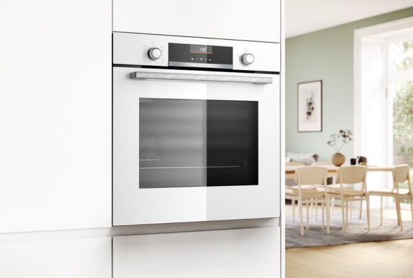 תנור בנוי של בוש בצבע לבן מדגם HBG536EW3