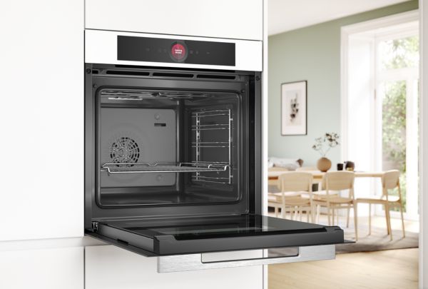 תנור בנוי של בוש עם דלת פתוחה מדגם HBG7341W1
