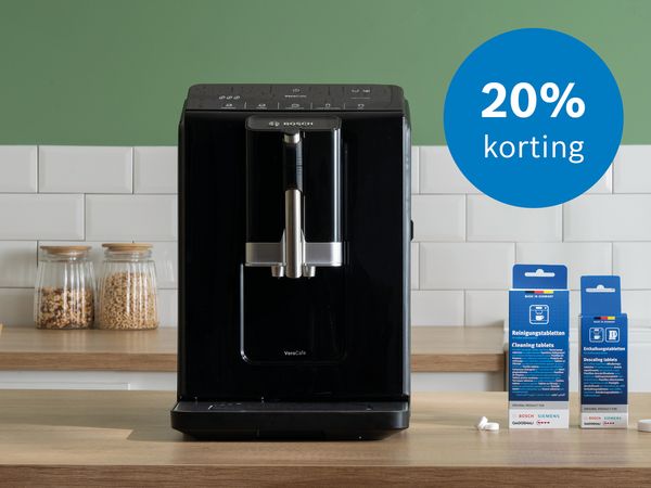 Koffieapparaat met koffie en reinigingsmiddelen. Ook button met tekst 20% korting