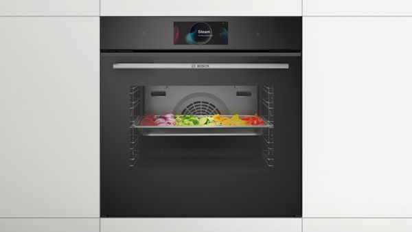 Фурна с пара на Bosch, със зеленчуци вътре.&nbsp;