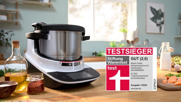 Bosch Cookit K&uuml;chenmaschine mit Kochfunktion als Testsieger der Stiftung Warentest in moderner K&uuml;che.