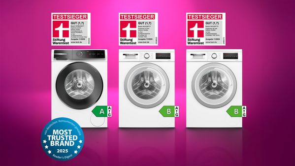 Pinker Hintergrund mit drei Bosch Waschmaschinen, die von Stiftung Warentest als Testsieger ausgezeichnet wurden