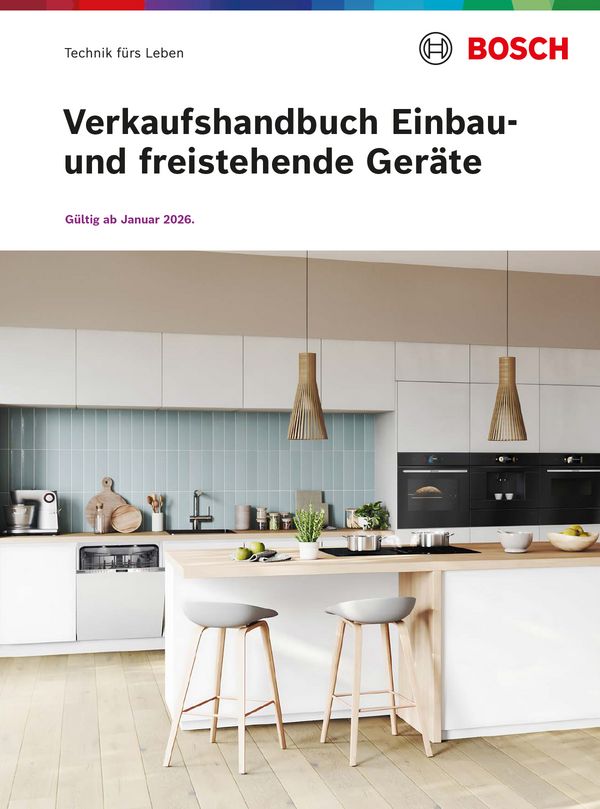 Modernes K&uuml;cheninterieur mit eingebauten Bosch-Ger&auml;ten, Holzarbeitsplatte und Tageslicht.