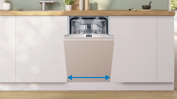 Eingebaute 45 cm breite Sp&uuml;lmaschine in sch&ouml;ner K&uuml;che