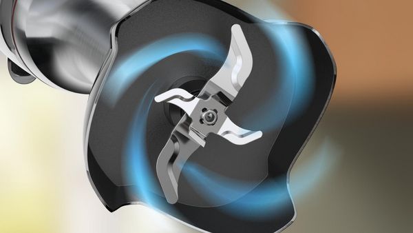 La parte inferior de dos ejes mezcladores, uno de pl&aacute;stico y otro de acero inoxidable.&nbsp;*