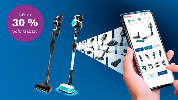 Ein Smartphone zeigt Bosch-Staubsaugeraufs&auml;tze, w&auml;hrend zwei Staubsauger vor einem blauen Hintergrund stehen und ein Rabatt beworben wird.