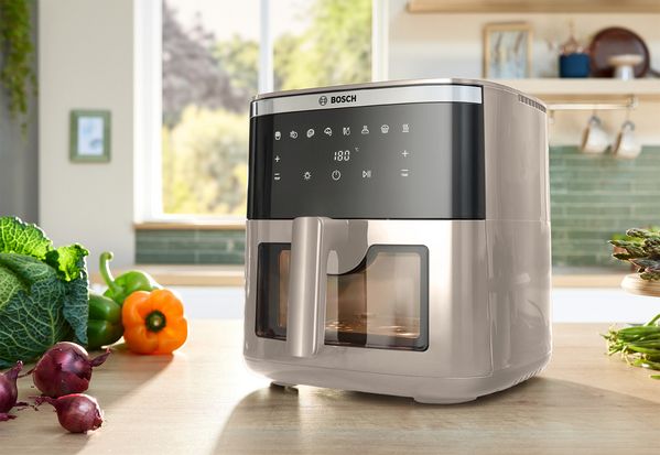 Bosch AIr fryer i m&ouml;rk creme-f&auml;rg