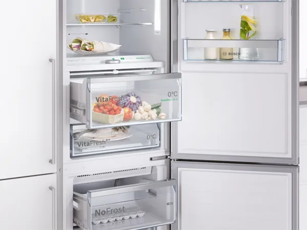Built-in fridge-freezers with freezer at bottom