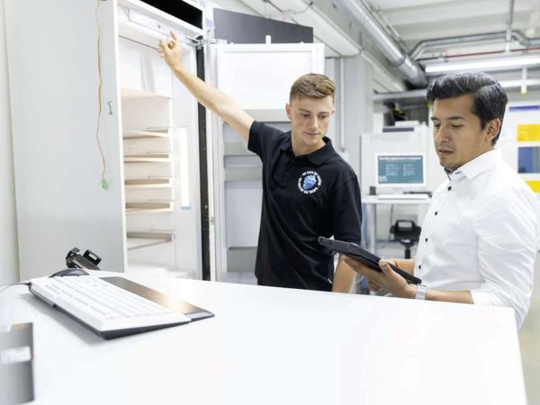 &Delta;ύ&omicron; ά&nu;&theta;&rho;&omega;&pi;&omicron;&iota; ό&pi;&omicron;&upsilon; &sigma;&upsilon;&zeta;&eta;&tau;ά&nu;&epsilon; &kappa;&iota; &mu;&epsilon;&lambda;&epsilon;&tau;ά&nu;&epsilon; έ&nu;&alpha; &psi;&upsilon;&gamma;&epsilon;ί&omicron; &mu;&epsilon; &beta;ά&sigma;&epsilon;&iota; &pi;&lambda;&eta;&rho;&omicron;&phi;&omicron;&rho;ί&epsilon;&sigmaf; &alpha;&pi;ό &tau;&omicron; tablet &pi;&omicron;&upsilon; &kappa;&rho;&alpha;&tau;ά&epsilon;&iota; &omicron; έ&nu;&alpha;&sigmaf;.