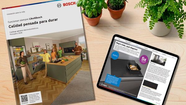 Cat&aacute;logo Bosch, tabletas con informaci&oacute;n t&eacute;cnica, electrodom&eacute;sticos de cocina, hombre trabajando en cocina.