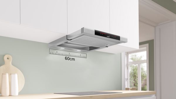 Hotte moderne en acier inoxydable, largeur 60 cm, avec commandes num&eacute;riques et deux lumi&egrave;res int&eacute;gr&eacute;es.
