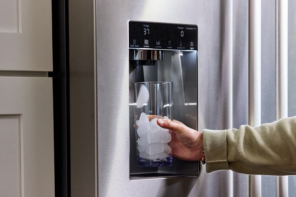 bosch french door refrigerators quickice pro system in cup
