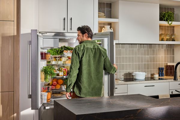 French door refrigerator with external ice and water dispenser