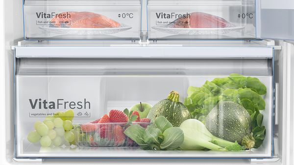 Frontalansicht einer 0-Grad-Zone im K&uuml;hlschrank mit VitaFresh System von Bosch.