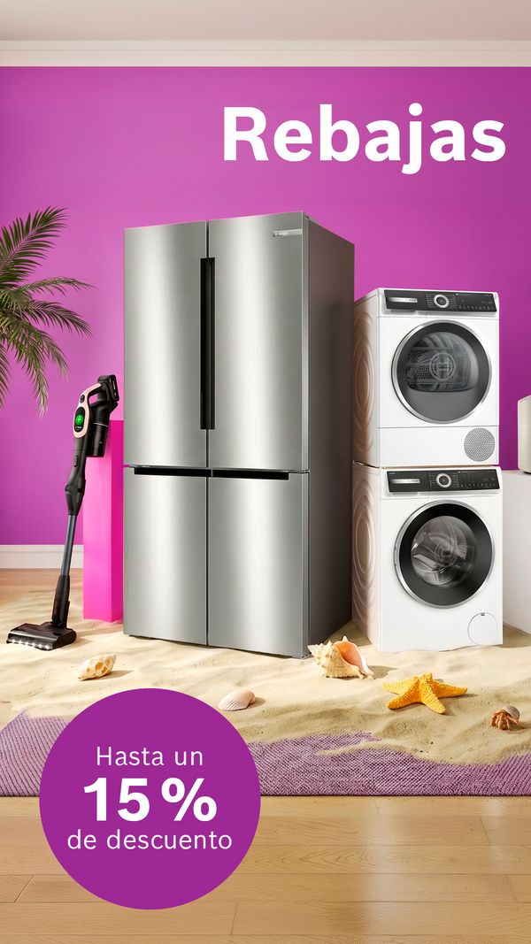 Cocina moderna con varios electrodom&eacute;sticos Bosch y una etiqueta de rebajas y un bolo con 15 por ciento de descuento.