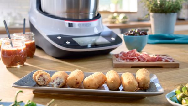 Leckere, selbstgemachte Kroketten und Tapas, zubereitet mit dem Cookit. Entdecke die Vielfalt der schnellen K&uuml;che.