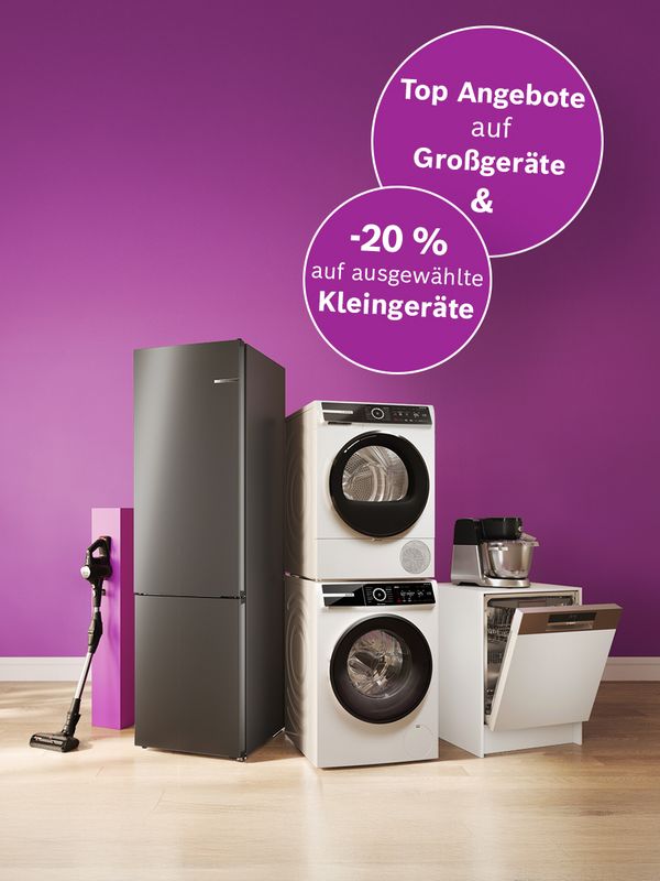Silberfarbener K&uuml;hlschrank, gestapelte Waschmaschine und Trockner, ge&ouml;ffneter Geschirrsp&uuml;ler, K&uuml;chenmaschine und kabelloser Staubsauger von Bosch vor einer violetten Wand mit dem Schriftzug &bdquo;BOSCH DAYS&ldquo;. Rechts oben weist ein violetter Kreis auf Top Angebote auf Gro&szlig;ger&auml;te und 20 % Rabatt auf ausgew&auml;hlte Kleinger&auml;te hin.