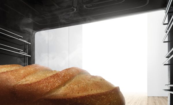 Bröd bakat i ugn med tillsatt ånga för krispig yta.